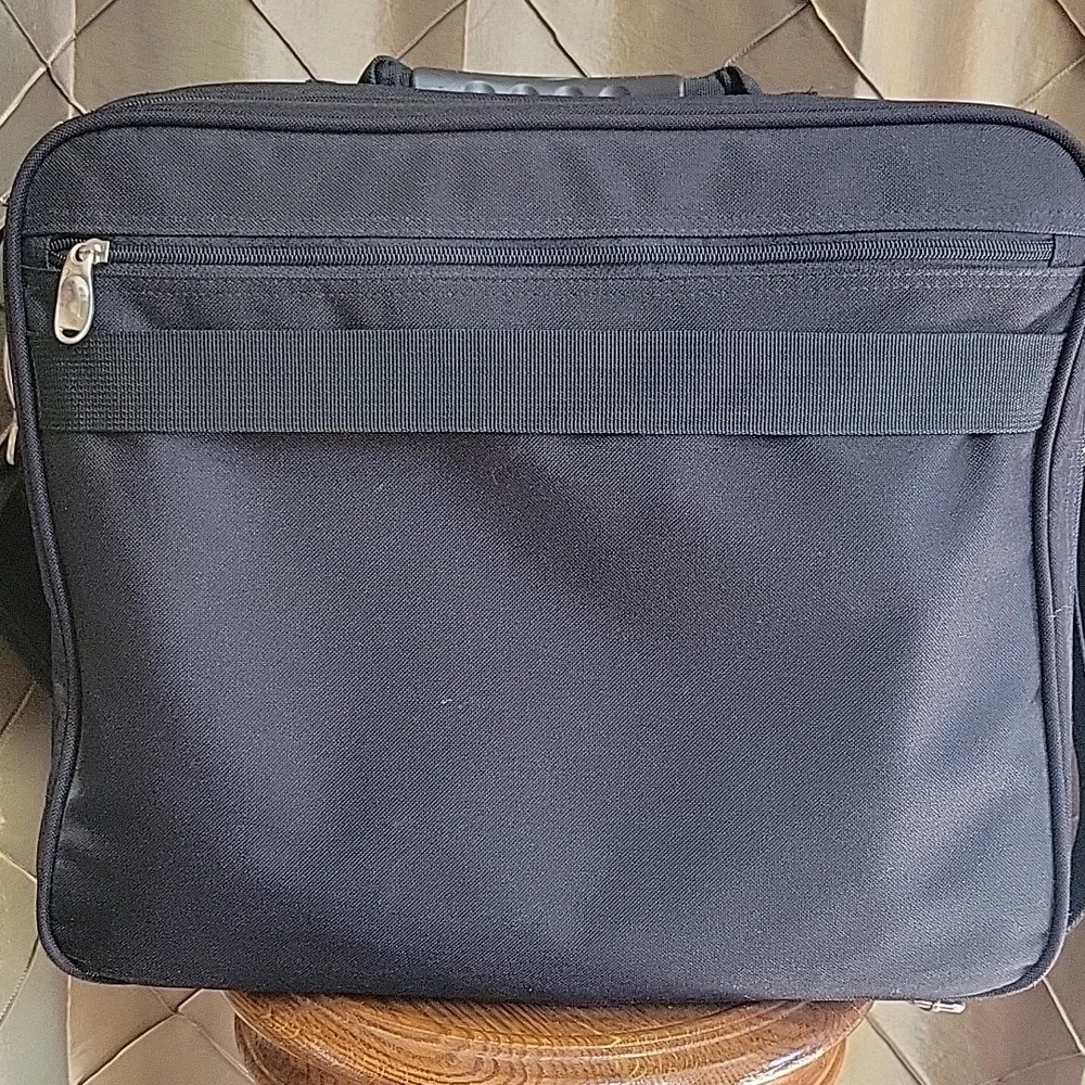 EUC- Karen Foster Design Scrapbook / Paper Craft Travel Case